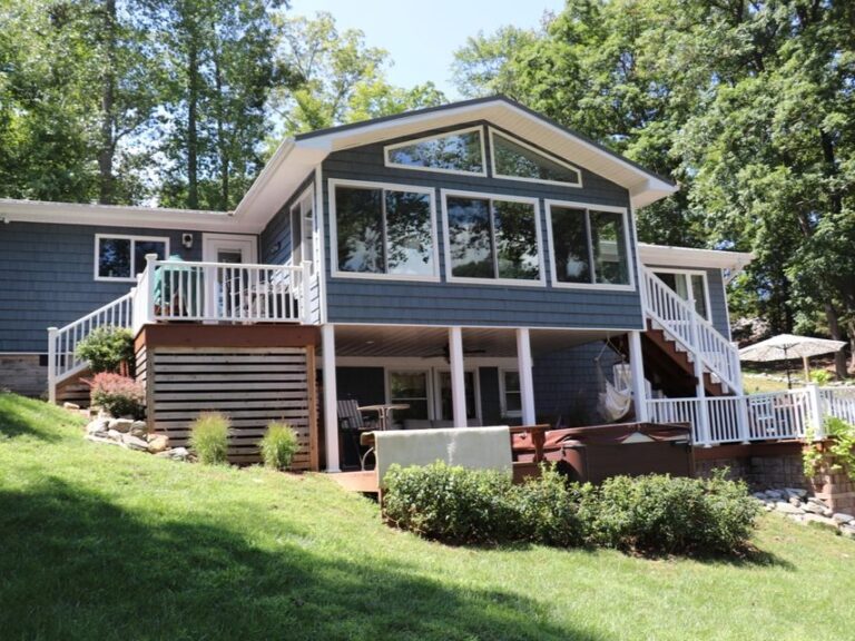 Lakefront Cottage for Sale